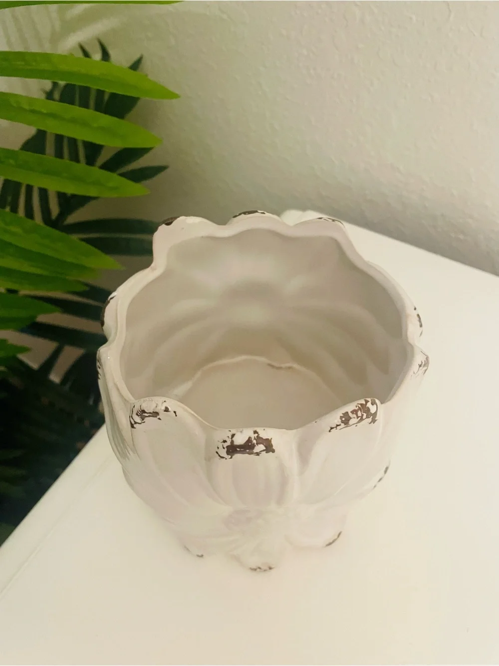 Neutral Floral Ceramic Planter - White Daisy Design